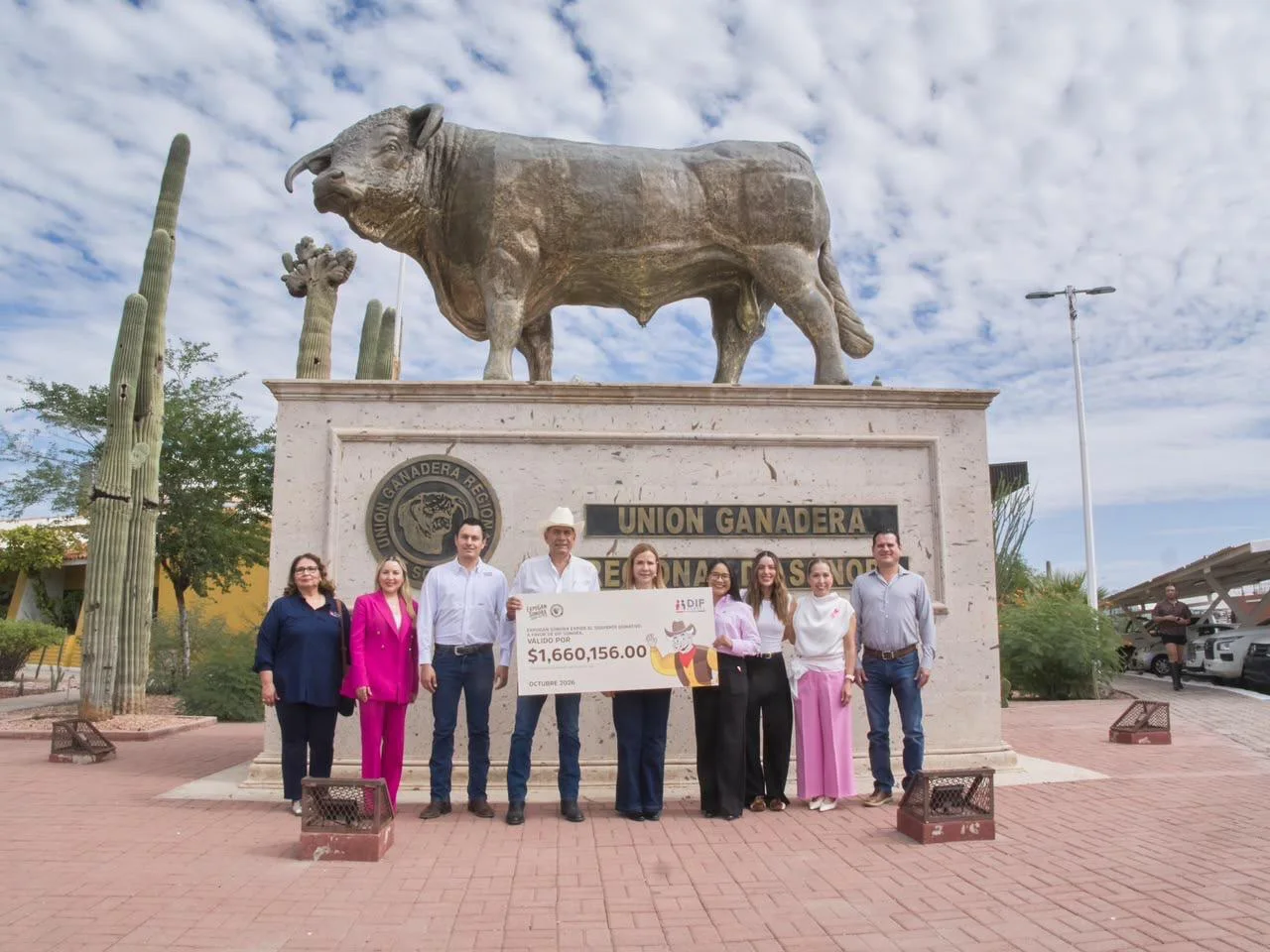 Entrega del donativo de la ExpoGan Sonora 2026 al DIF Sonora, en la Unión Ganadera Regional de Sonora.