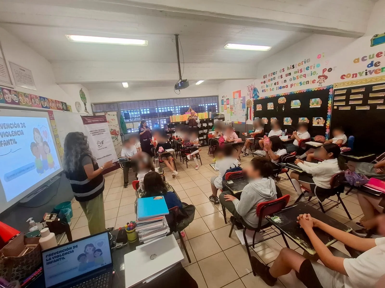 Plática de prevención de la violencia infantil con alumnos de primaria en Hermosillo